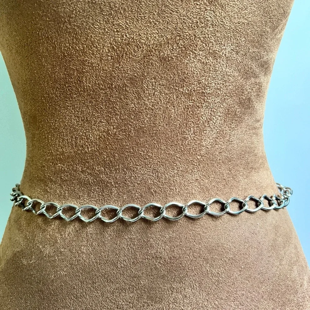 Silver Tone Metal Oval Link Chain Belt with Disc Charm 36 Inch Y2K Grunge